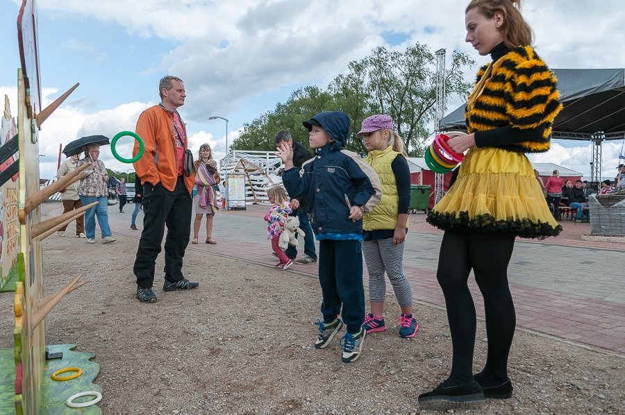 Spītējot lietus šaltīm, Sporta dienā viss notiek (FOTO)