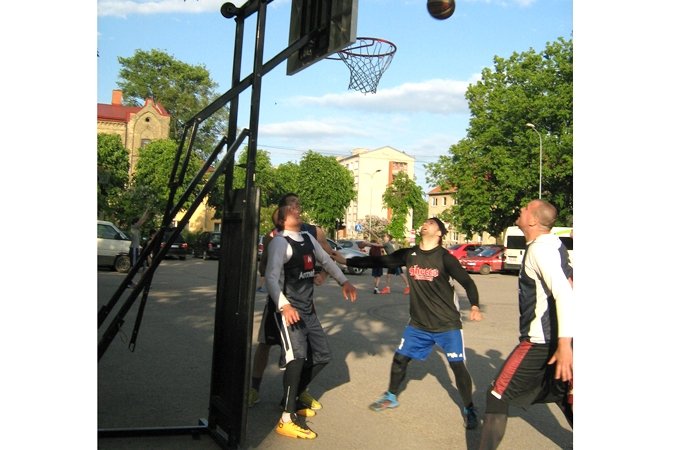 Startē Jelgavas strītbola čempionāts (FOTO)