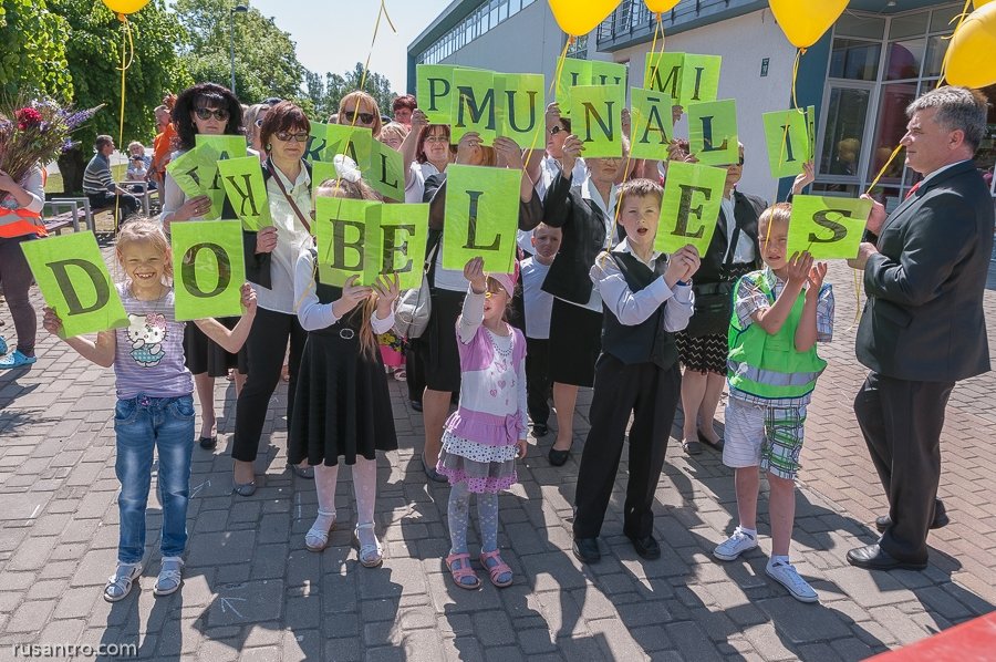 FOTO: Dobele atplaukst svētku gājienā; pasākumi arī svētdien