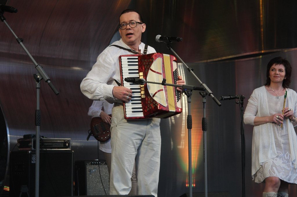 Labāko dzintara dziesmu devītnieks salikts pa vietām, «Amigo» dāvātais busiņš tiek «Baltajiem lāčiem» (FOTO)