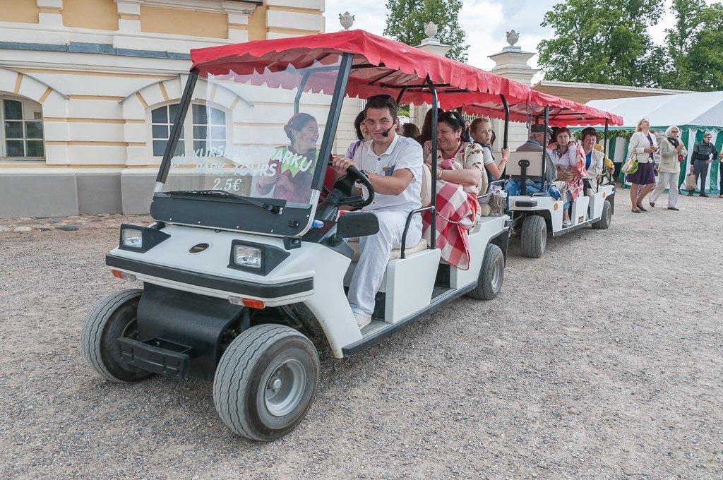 Rundāles Rožu dārzam – desmit gadu jubileja (FOTO) 