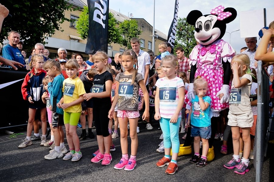 Jelgavas nakts pusmaratonam pieteikušies 389, bet visām distancēm kopā – gandrīz tūkstotis skrējēju