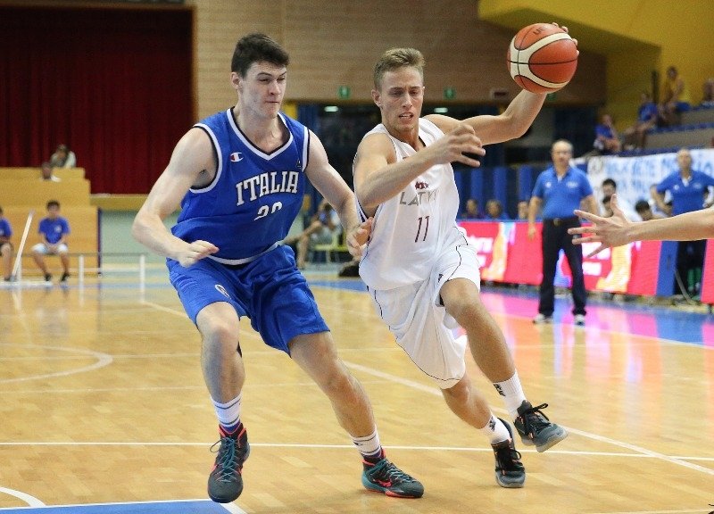 Latvijas U-20 basketbolisti sagrauj Itāliju un saglabā izredzes uz EČ ceturtdaļfinālu (FOTO)