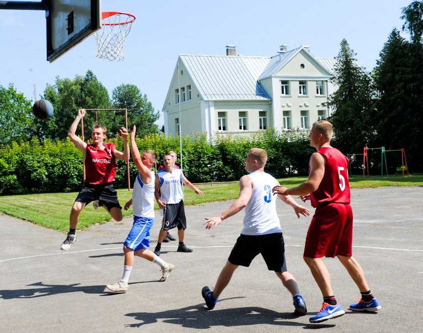 Novada strītbola čempionātā uzvar elejnieki (FOTO)