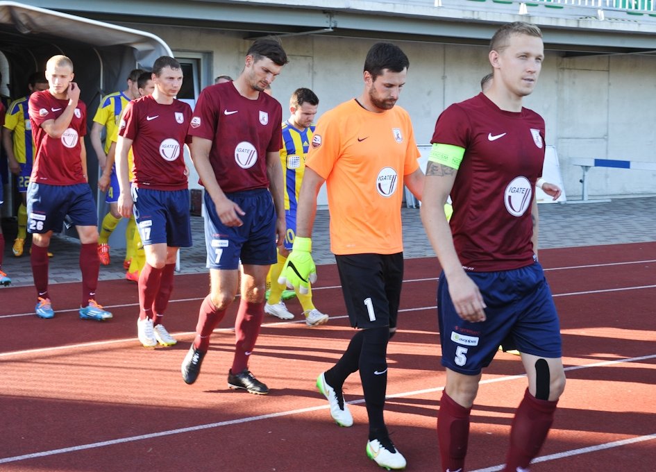 Kausa ieguvēju un čempionu duelī vārti paliek neieņemti (FOTO) 