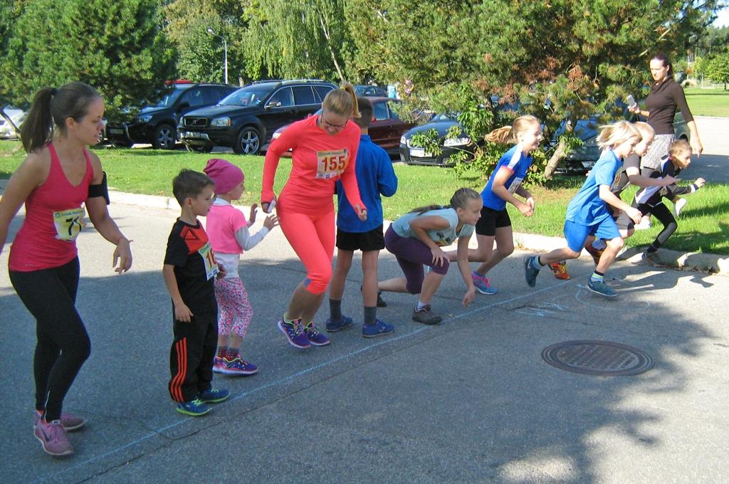 Skrējējus Ozolniekos pulcē piecu kilometru distances čempionāts (FOTO)