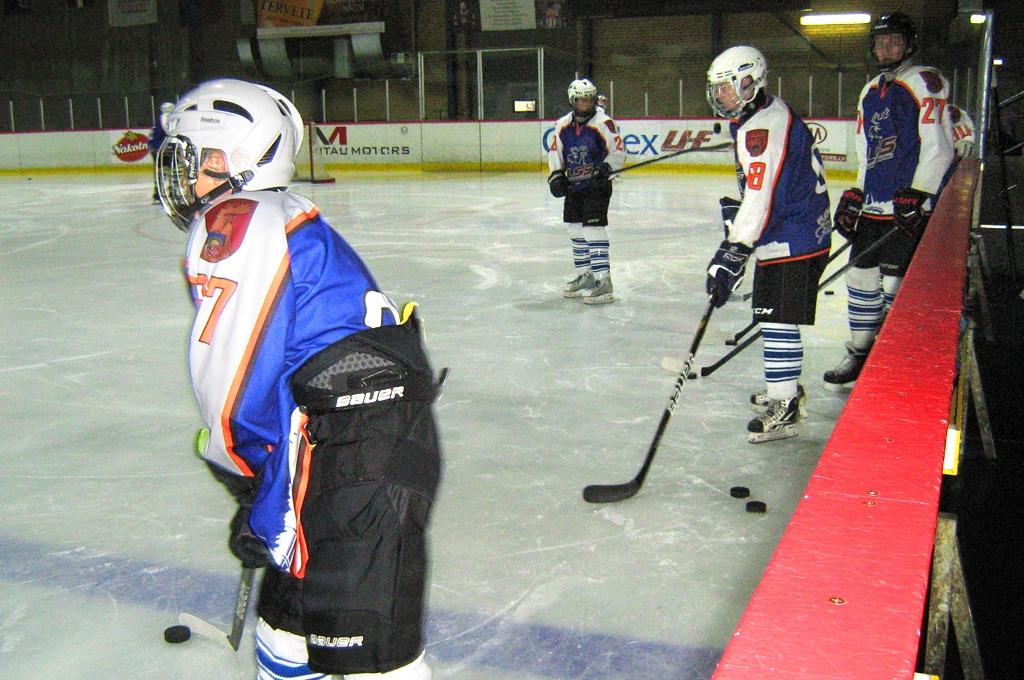 Jaunatnes hokejā čempionātā sešas komandas