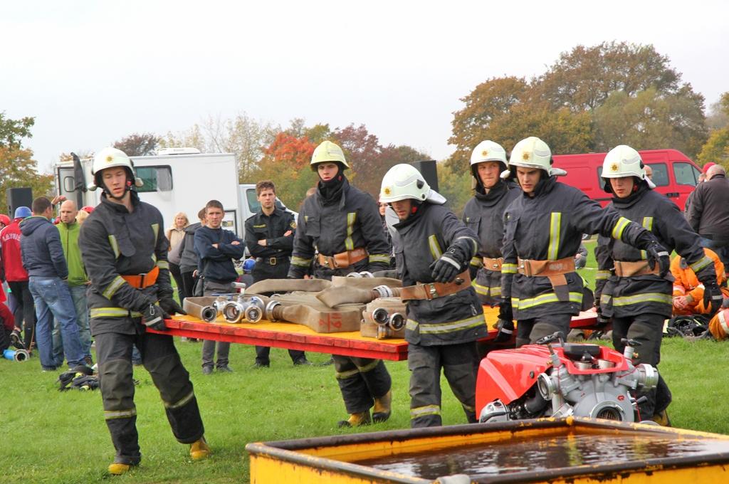 Arī šogad iepretī Jelgavas pilij norisināsies sacensības «Brašais ugunsdzēsējs»
