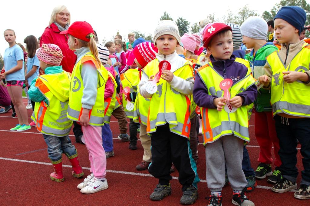 Olimpiskajā dienā – rīta rosme un basketbola stafetes (FOTO)