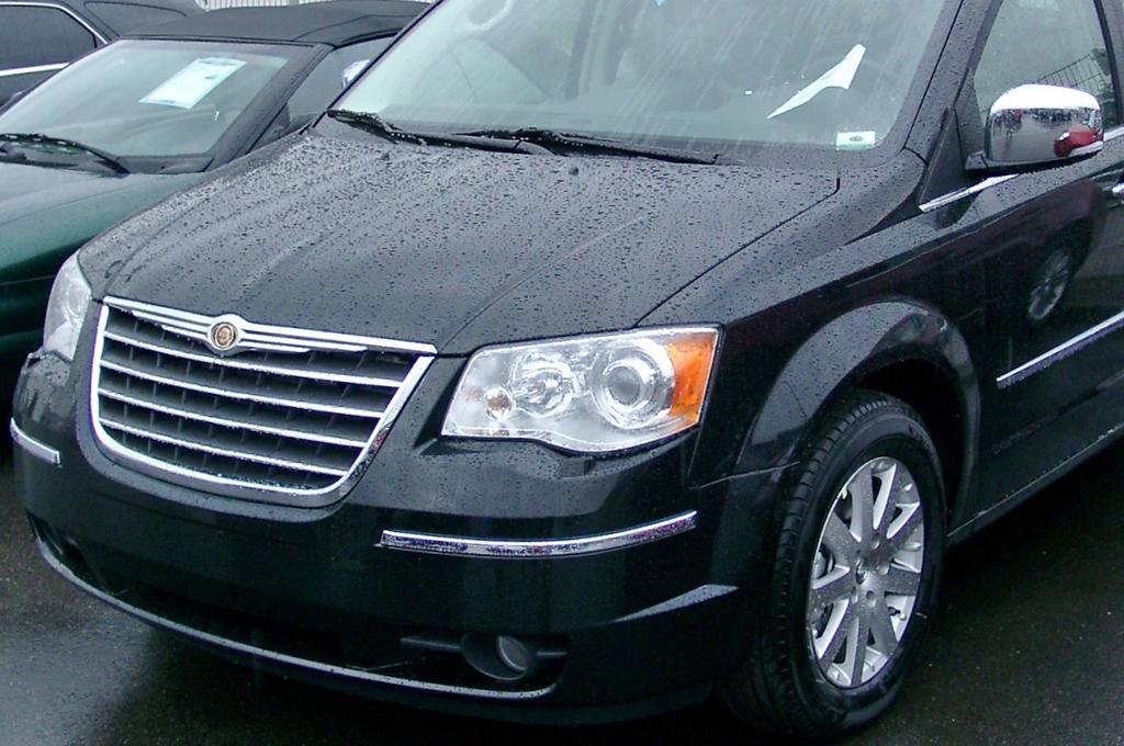 Cenu pagastā notriec gājēju; Bauskas novadā «Chrysler Voyager» nāvējoši sabrauc sievieti