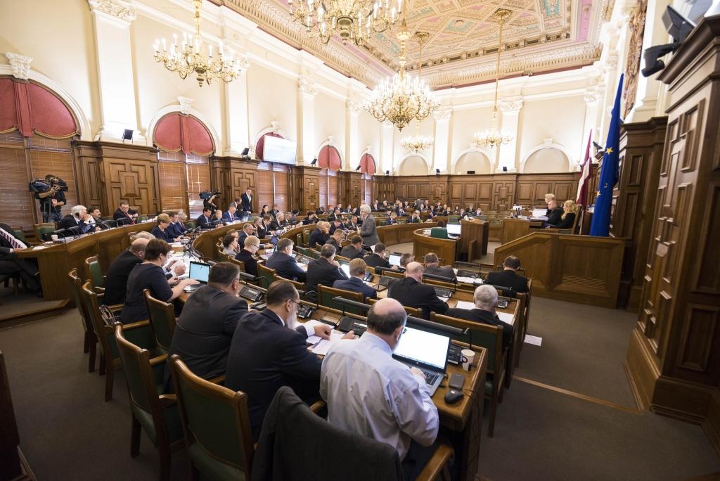 Saeima konceptuāli atbalsta bargākus sodus par nelegālo imigrantu pārvietošanu pāri valsts robežai