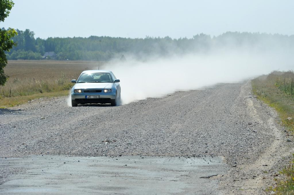 Aptauja: Satiksmes ministrijas prioritāte ir autoceļu uzturēšana un uzlabošana