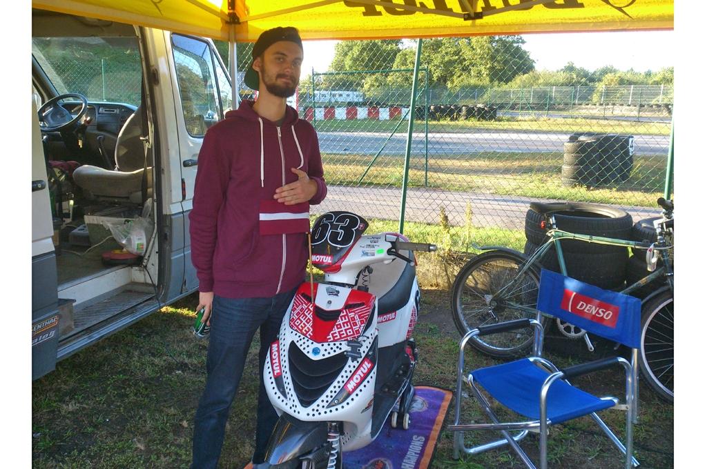 Jelgavas motosportists uzvar Eiropas skūteru kausa motošosejas posmā (FOTO)