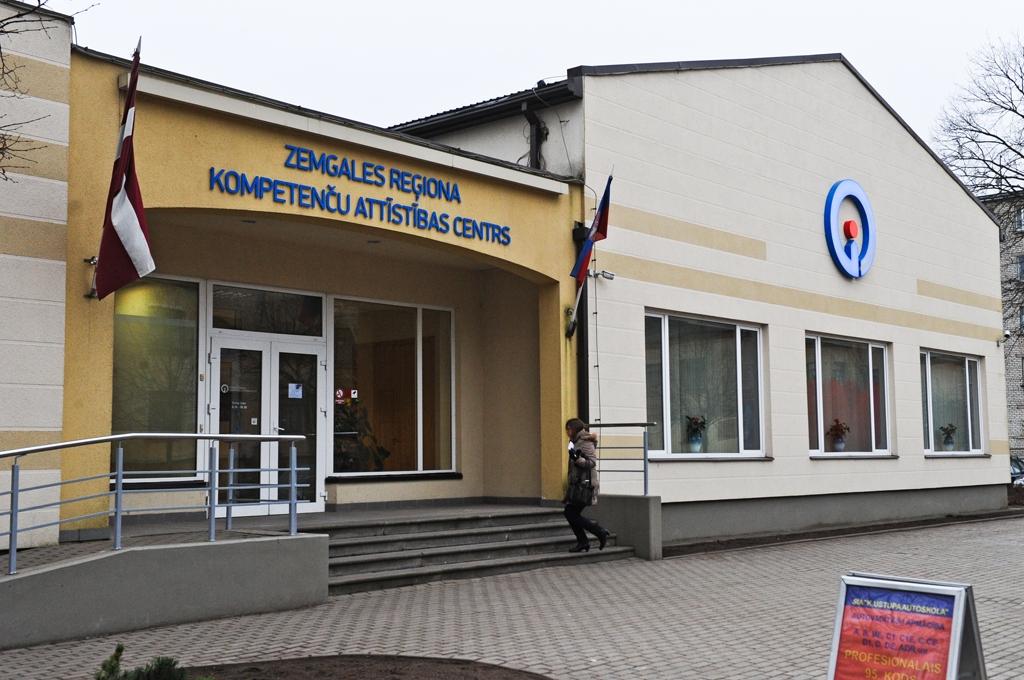 Bezmaksas lekcija vecākiem par emocionāli drošas vides radīšanu bērnam