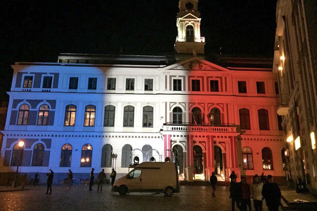 Vējonis aicina rīt izkārt karogus sēru noformējumā, solidarizējoties ar Francijas tautu