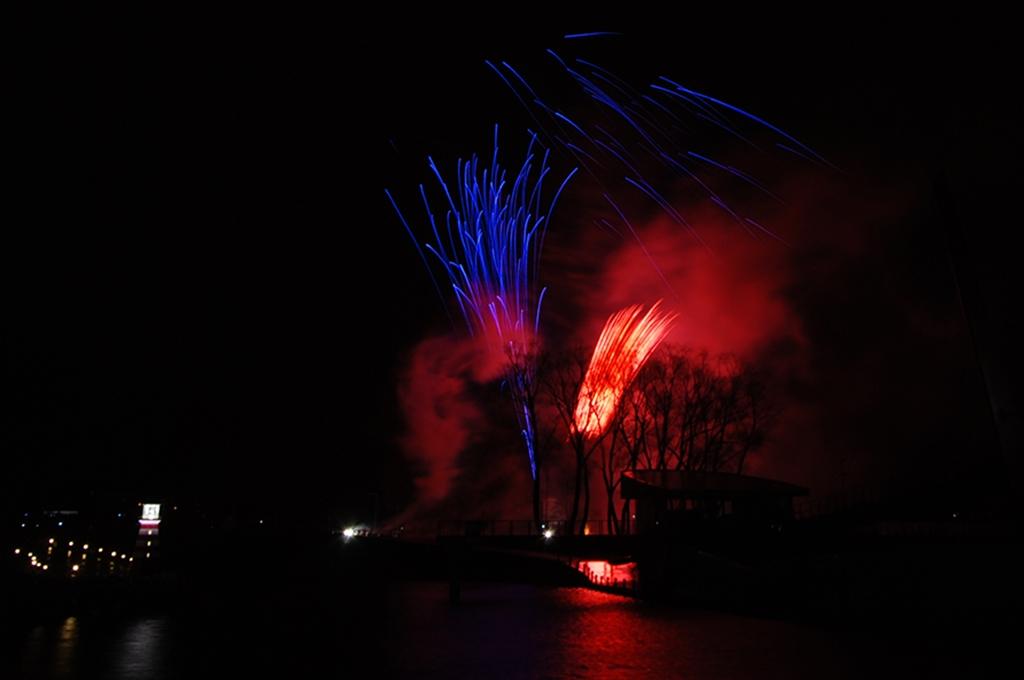 Jelgavas lielo jubileju, kā arī Valsts svētkus godina vēl neredzēts salūts (FOTO)