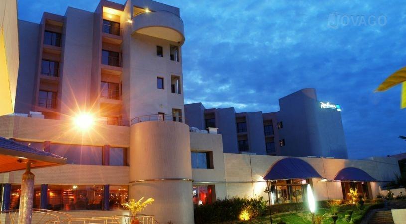 Teroristi Bamako viesnīcā «Radisson Blu» sagrābuši 170 ķīlniekus