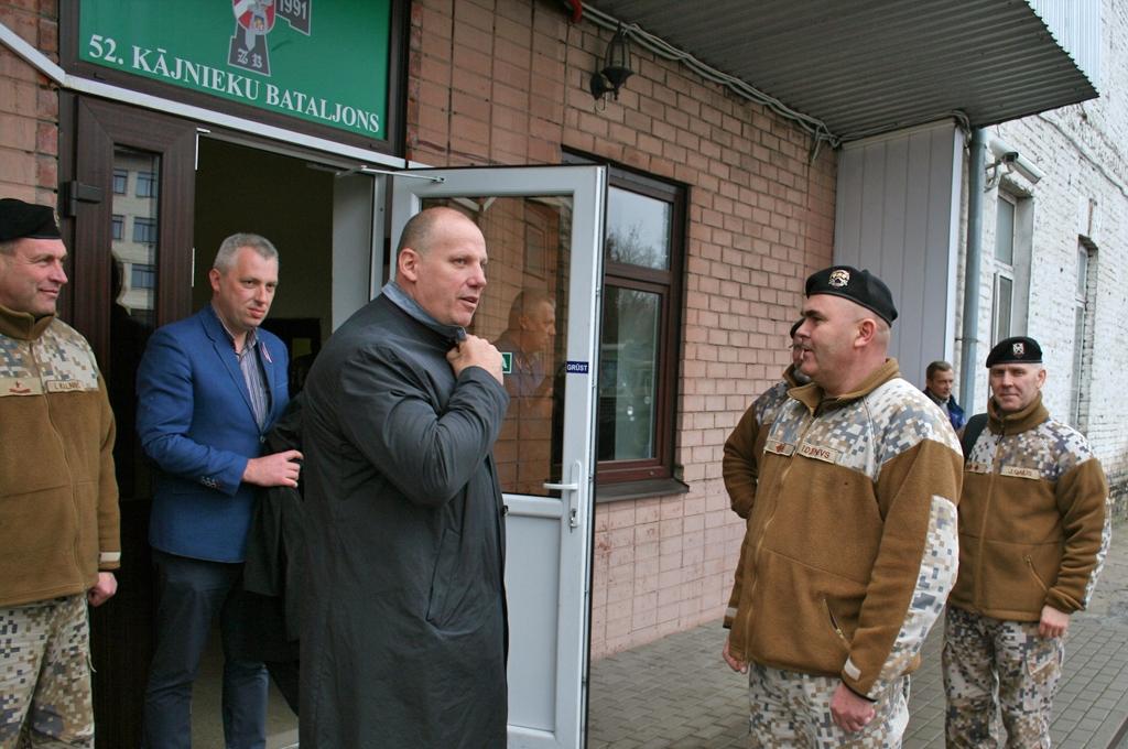Aizsardzības ministrs uzteic Jelgavas zemessargus par valstī lielāko pieaugumu (FOTO)