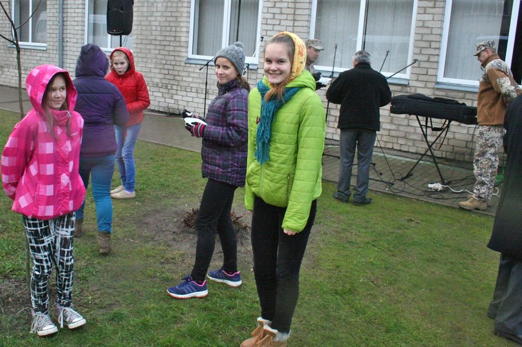 Jaunsargi godina Brīvības cīņu varoņus Vārpas ciemā (FOTO)