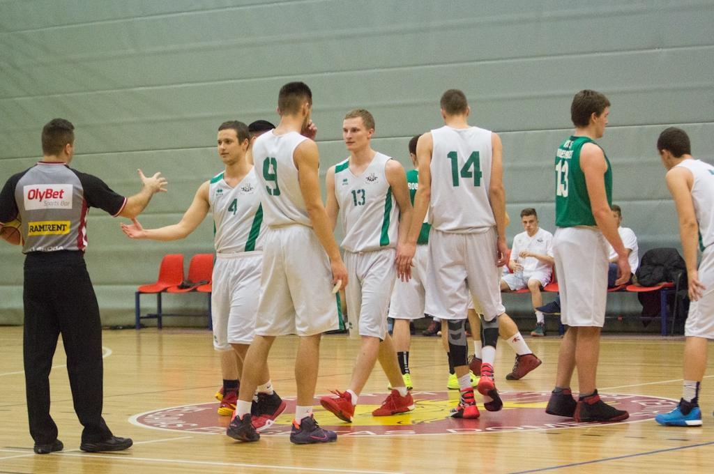 LLU basketbolisti sagrauj novājināto Rēzeknes augstskolu (FOTO)