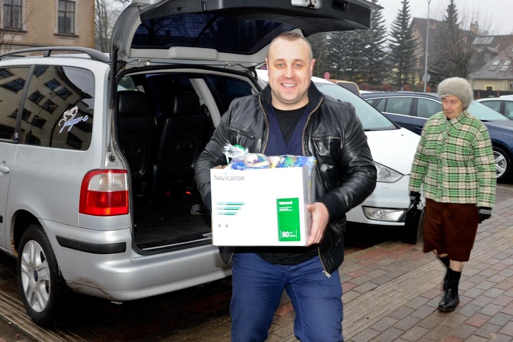 Latvijas Sarkanā Krusta jaunieši dalās sirds siltumā (FOTO)