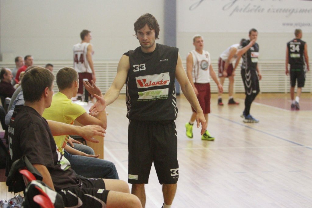 Aicina uz Jelgavas basketbola čempionāta komandu pārstāvju sanāksmi