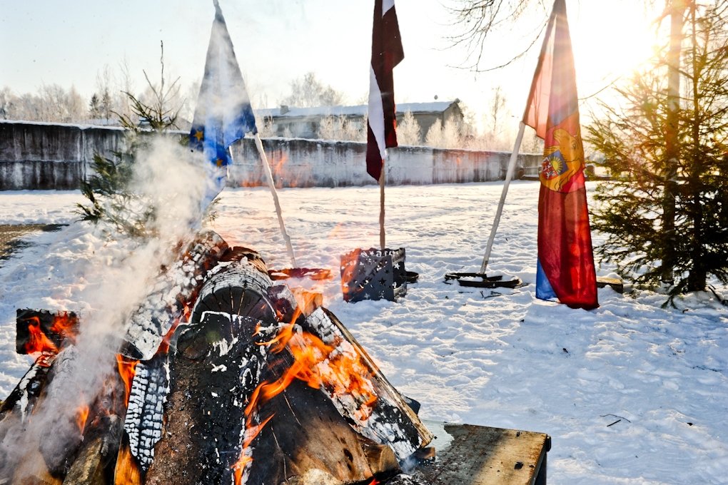 «Lauktehnikas» barikāžu dalībnieki aplaudē idejai samazināt Saeimas deputātu skaitu (FOTO)