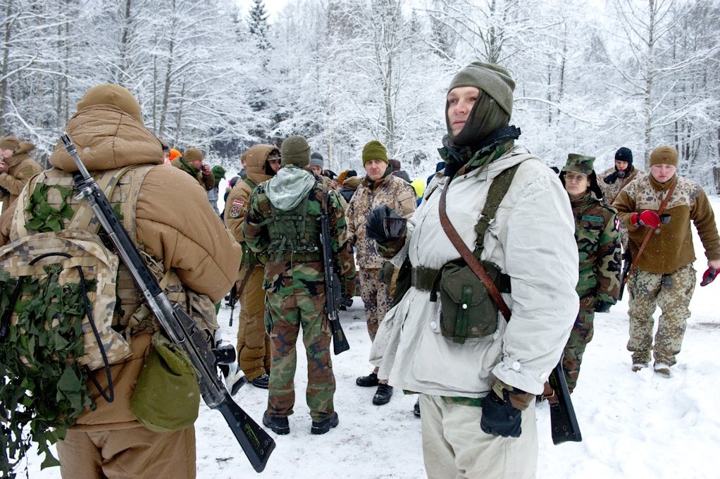 Ziemassvētku kauju 99 gadu atcere pulcē simtus (FOTO)