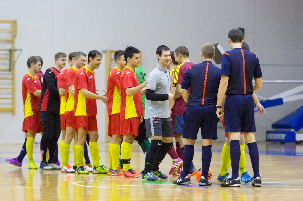 12 komandas cīnās par medaļām Jelgavas atklātajā čempionātā telpu futbolā (FOTO)