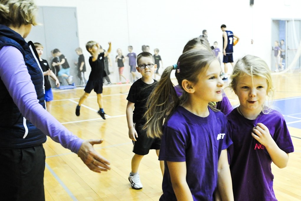 Projekts «Basketbols aicina» gadu sāk ar ciemošanos Jelgavā (FOTO)