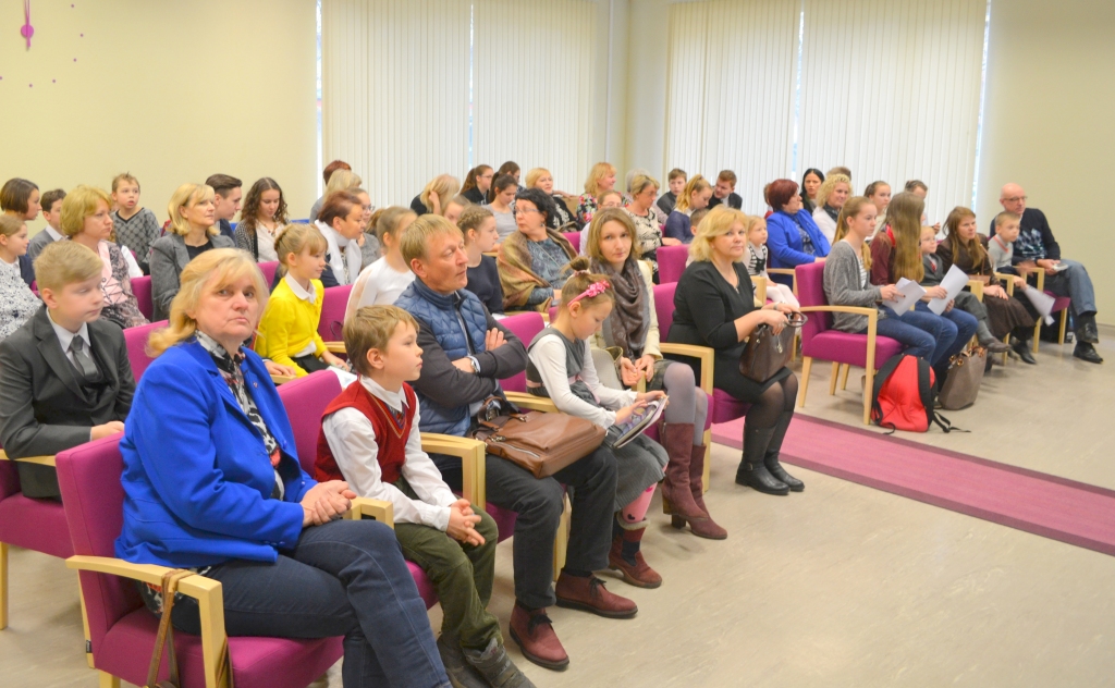 Jaunie vides pētnieki audzē austersēnes un vērtē sēklu dīgtspēju (FOTO)