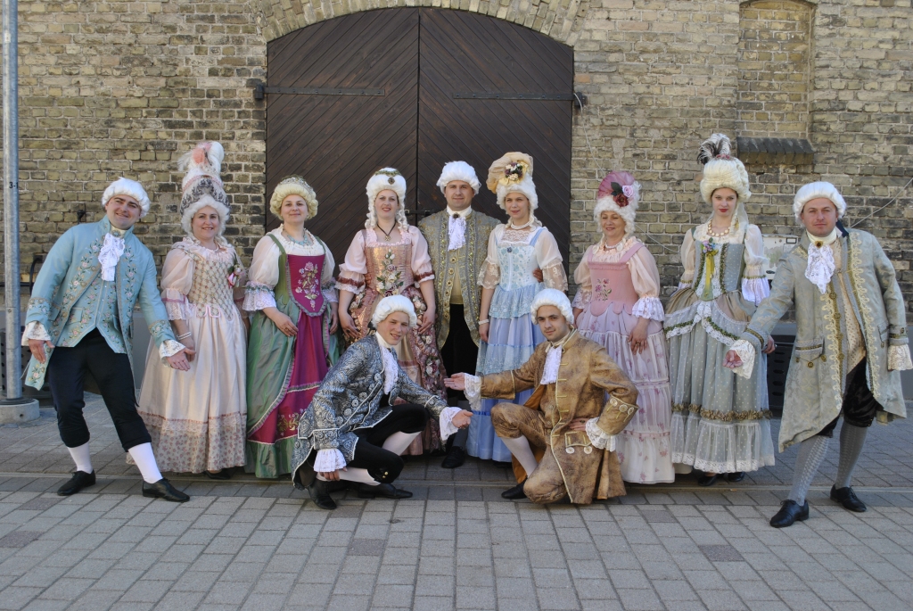 Vēsturisko deju kolektīvs «Senvedere» gada jubilejā sapņo par dalību baroka festivālā (FOTO)