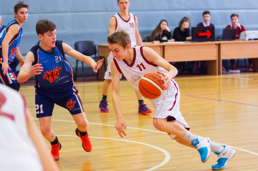 Jelgavas basketbolisti aizvada spēles ar Rēzeknes un Valmieras komandām (FOTO)