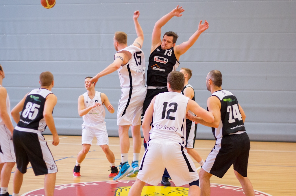 Jelgavas basketbola čempionāta elites grupā konkurence saasinās (FOTO)