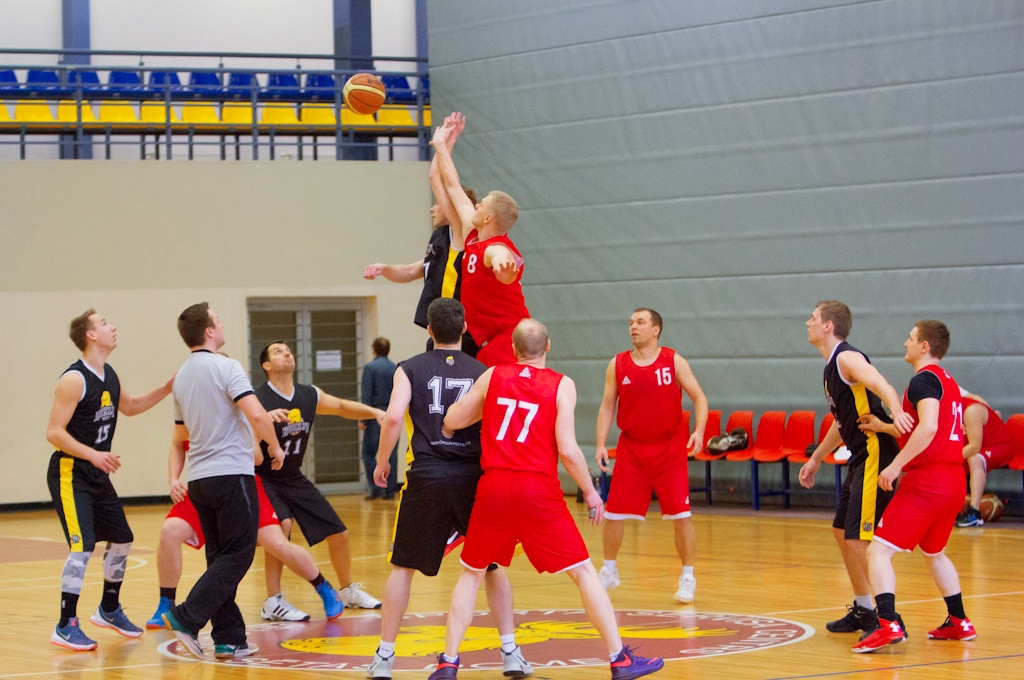 Jelgavas basketbola čempionātā spēles aizritējušas Lieldienu gaisotnē (FOTO)