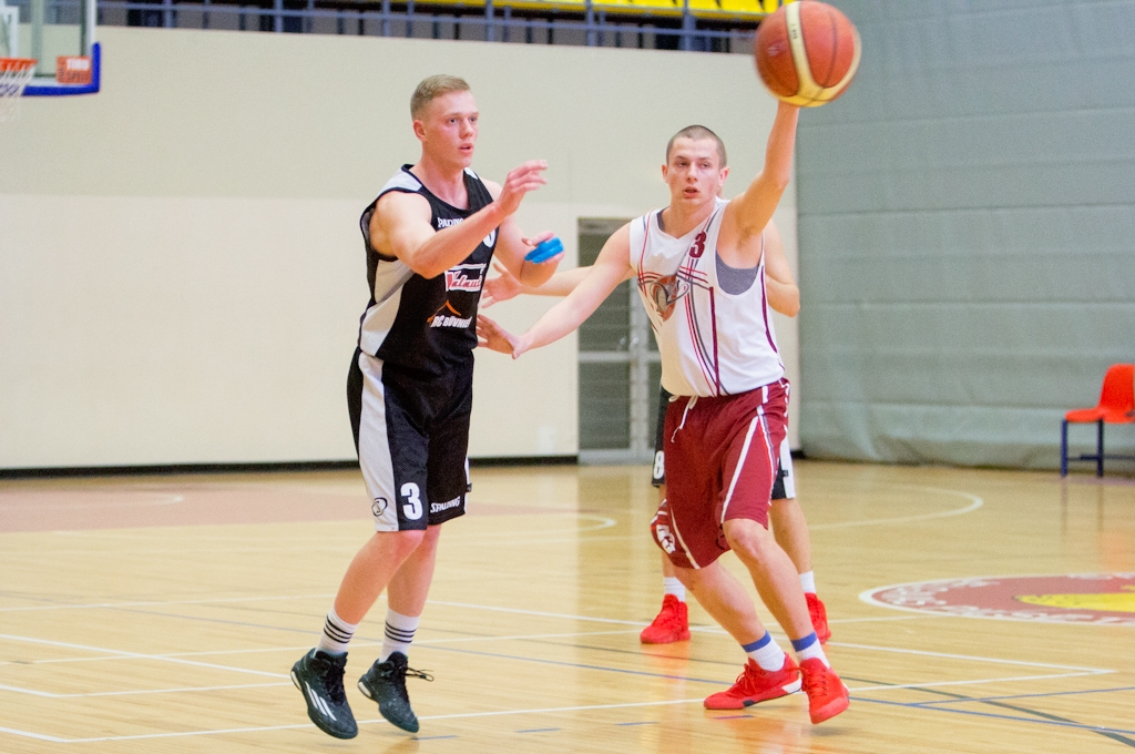  Jelgavas pilsētas basketbola čempionāta finālā spēlēs «Doks» un «Ķepas» (FOTO)