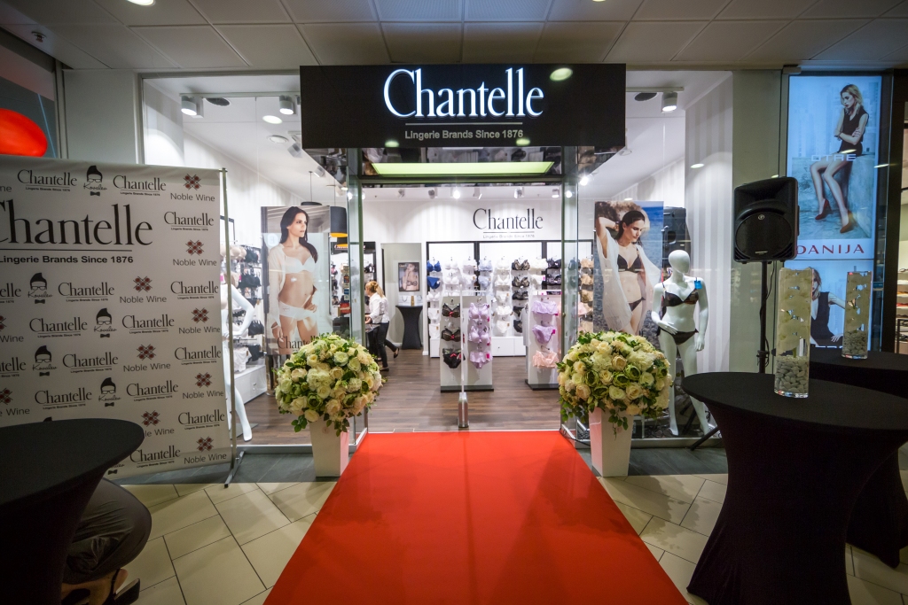 FOTO: Atklāts franču apakšveļas veikals Chantelle 
