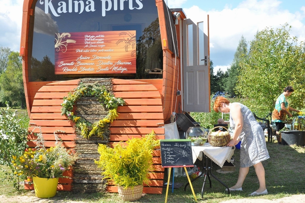 Pirtnieki tiekas Nākotnē (FOTO)