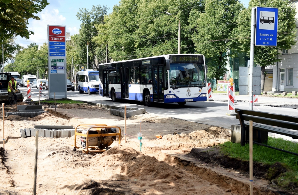 Atzīst, ka visus centrālo Rīgas ielu remontdarbus nevarēs pabeigt laikus