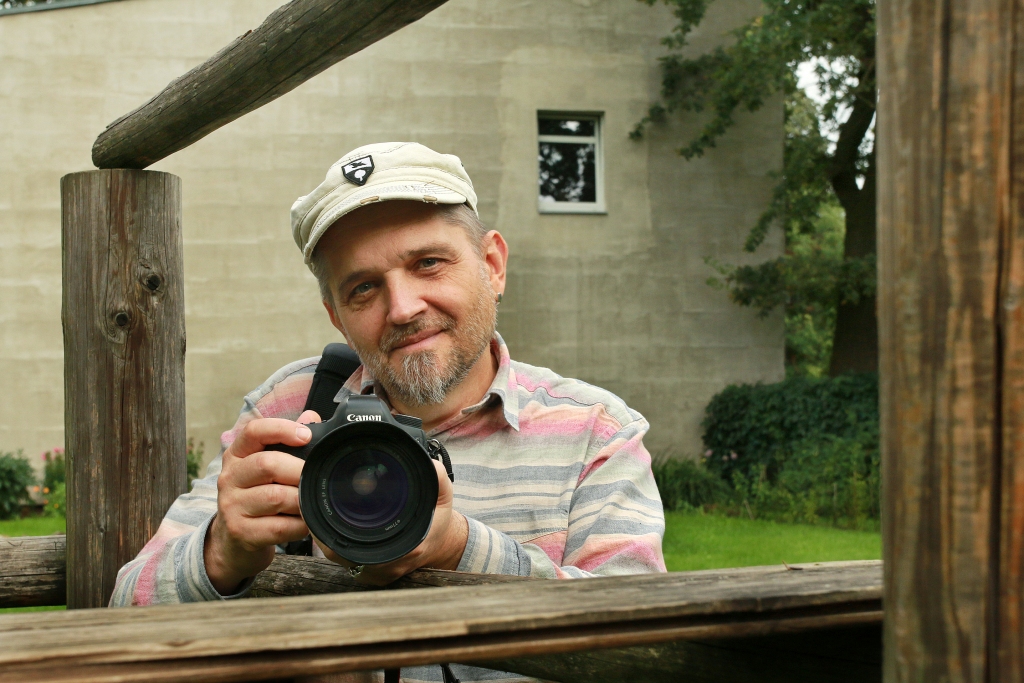 Harijs Daina Liepiņš ar domubiedriem gatavojas fotoplenēram Aucē