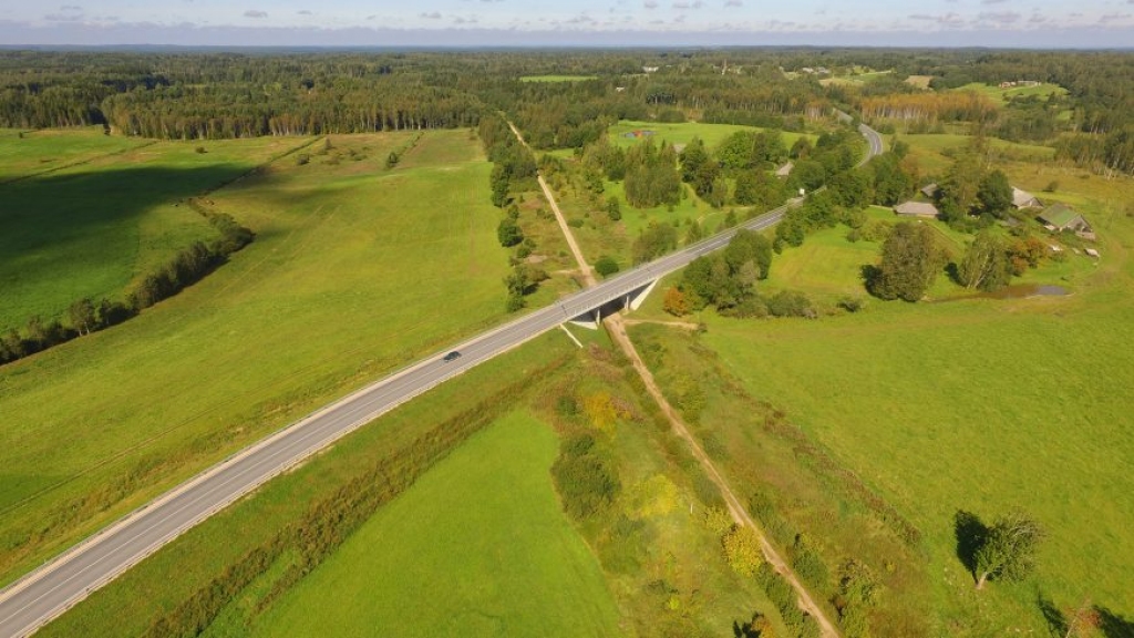 FOTO: Atklāts rekonstruētais Vecpiebalgas ceļa posms un jaunais tilts pār Gauju