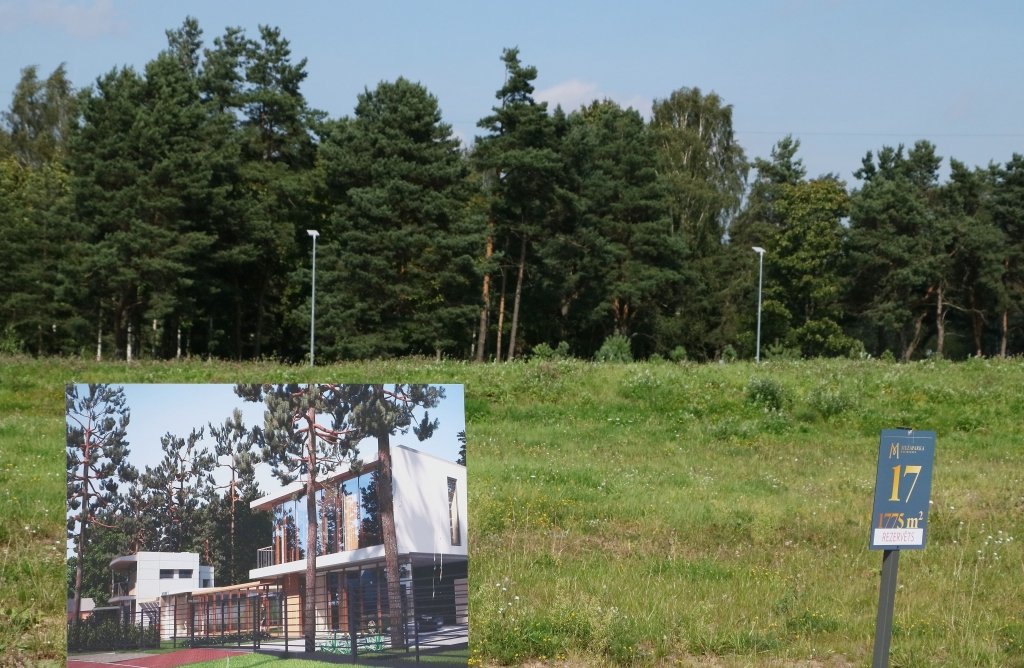 FOTO: Mežaparka Rezidencēs sāk būvēt pirmās villas