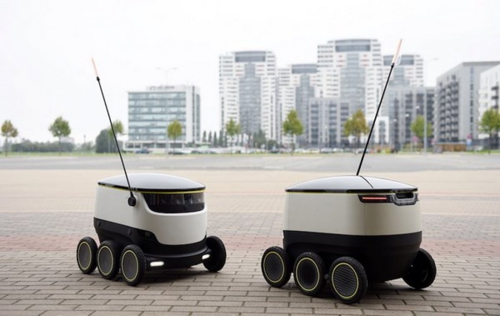 FOTO: Starship Technologies piegādes roboti Rīgas ielās