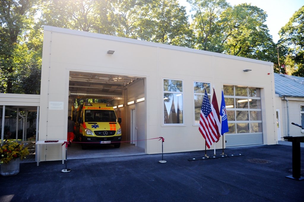 FOTO: Jaunās NMPD medicīnisko transportlīdzekļu apkopes ēkas atklāšana