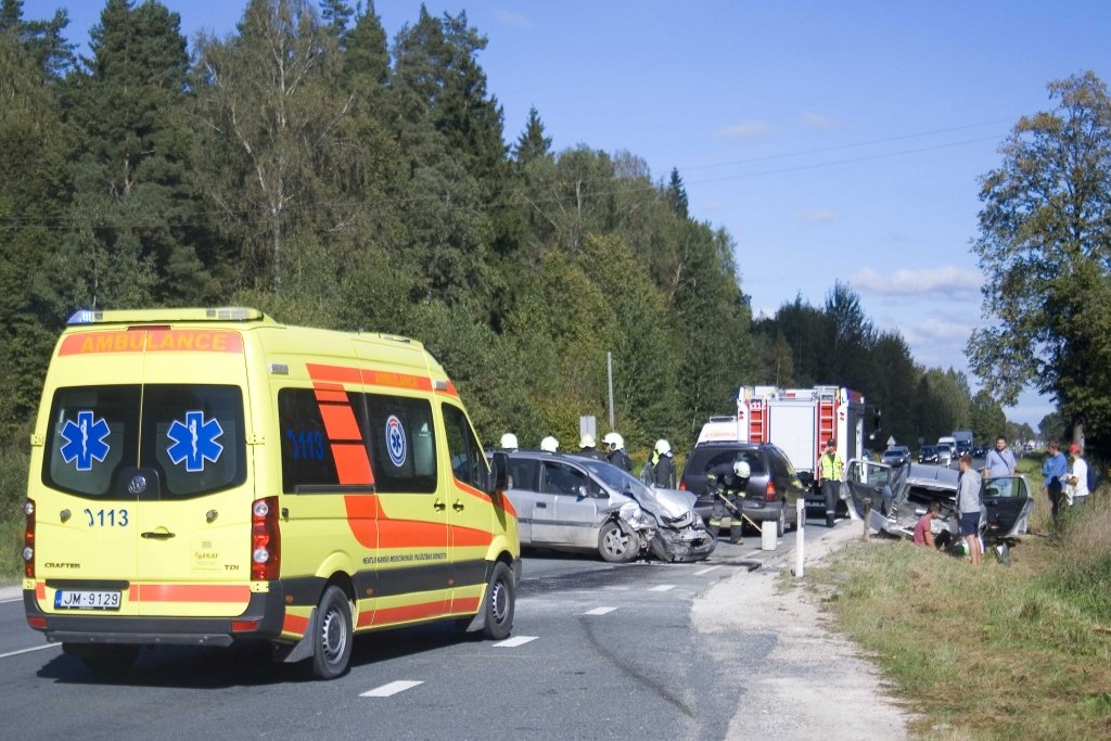 Trīs automašīnu sadursmē pie «Dzidrām» vainojama «braukšana bez bremzēm» (FOTO)