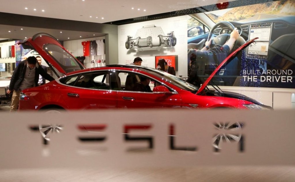 Tesla Norvēģijā iesūdzēta tiesā par pārāk lēnām automašīnām