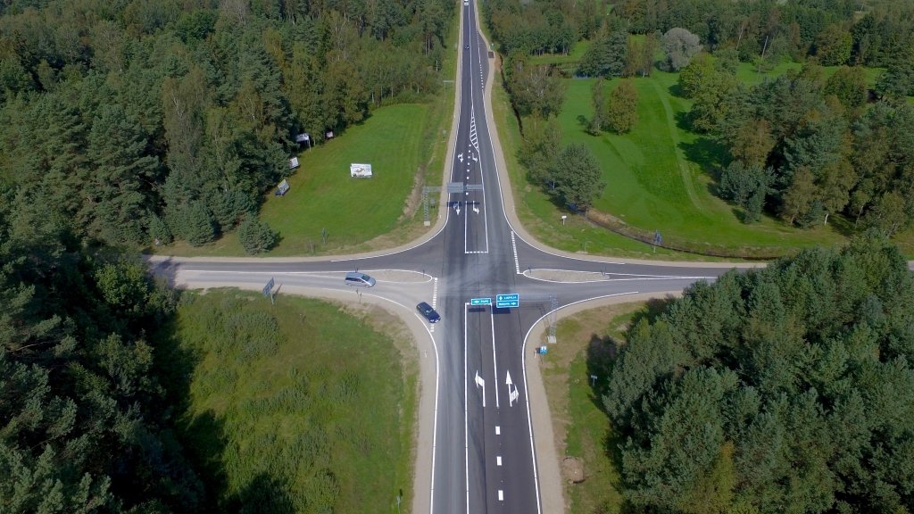 FOTO: Pabeigti 12,4 miljonus eiro vērtie autoceļa posma Nīca-Rucava rekonstrukcijas darbi