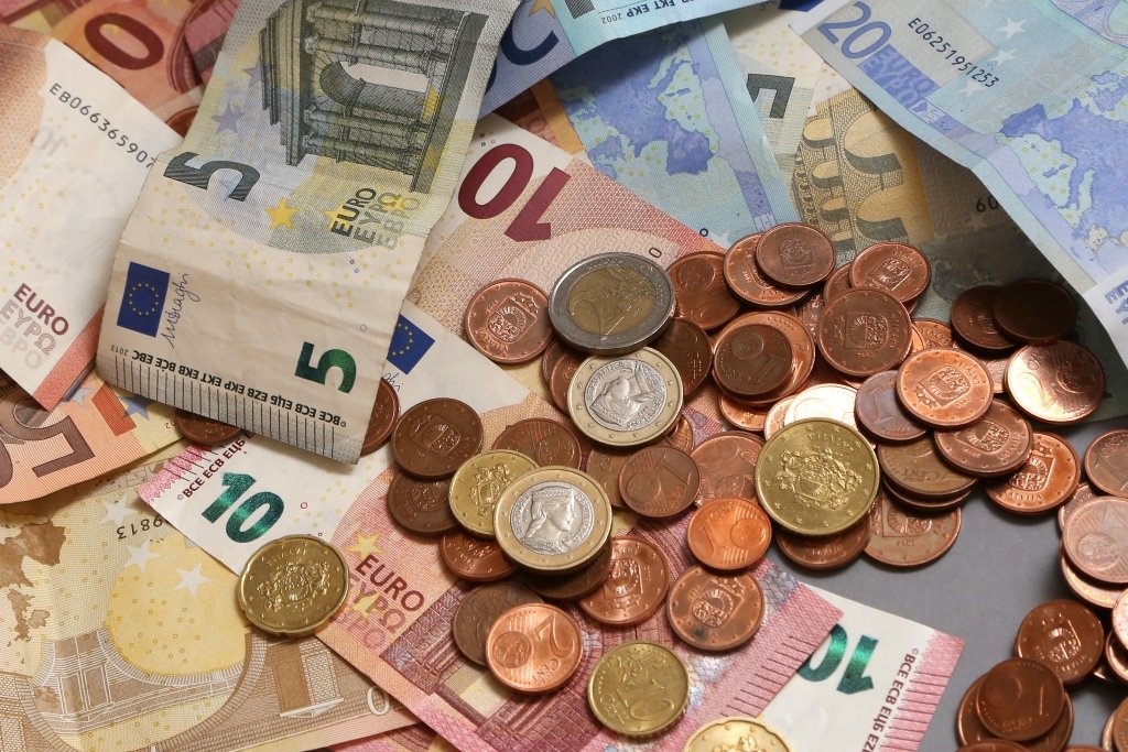 Banku sektors astoņos mēnešos nopelnījis 341,8 miljonus eiro