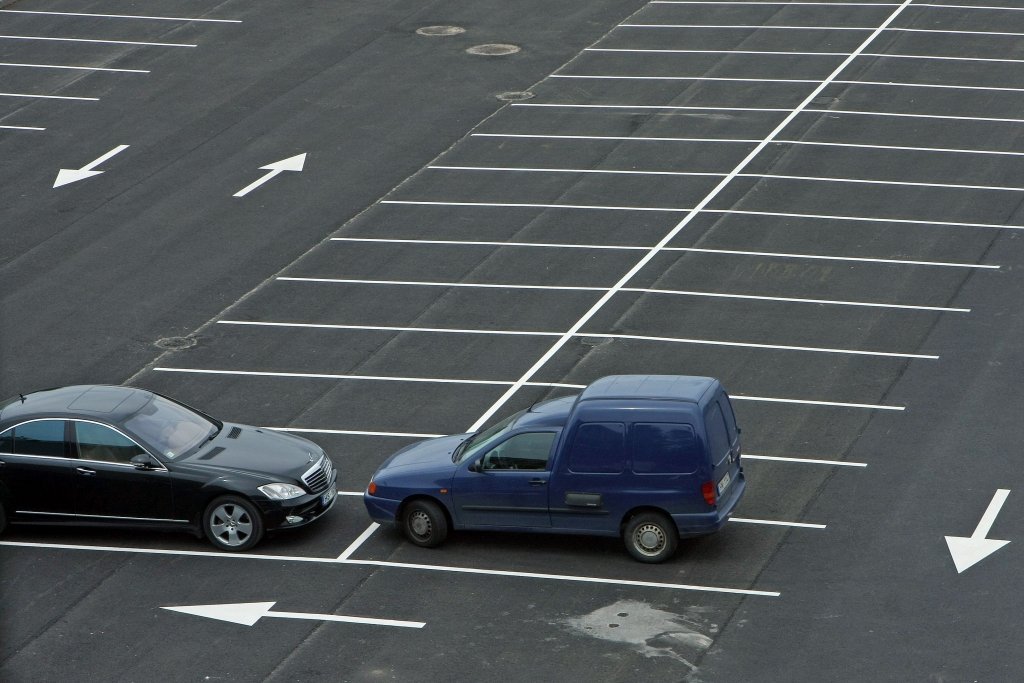 Bez maksas varēs uzlabot auto novietošanas prasmes 