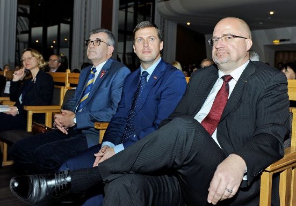 Reģionālie centri atspērušies